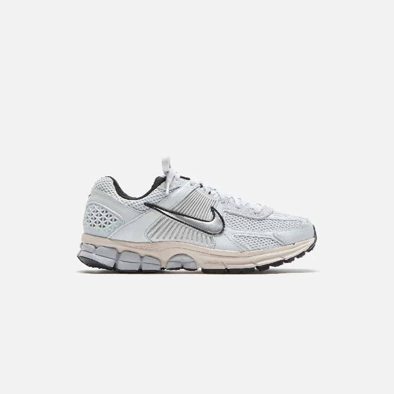 Evening Elegance Nike WMNS Zoom Vomero 5 - Pure Platinum / Light Orewood Brown / Wolf Grey / Chrome
