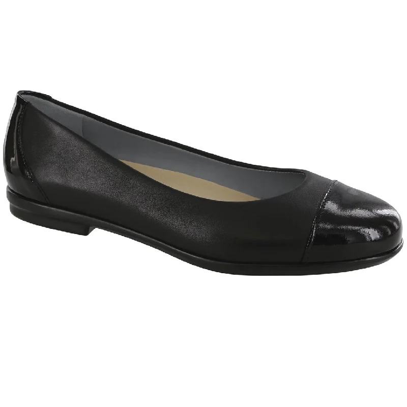 Women's Effortless Slip-Ons Scenic - Cap Toe Black