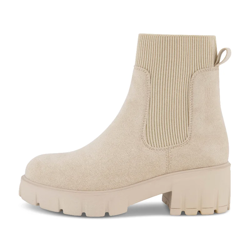 Stay Ahead In Style Sparks Lug Sole Chelsea Boot