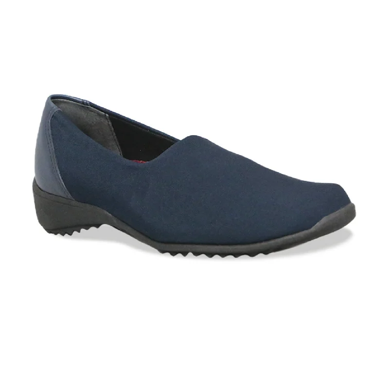 Get The Latest Trends Traveler - Navy