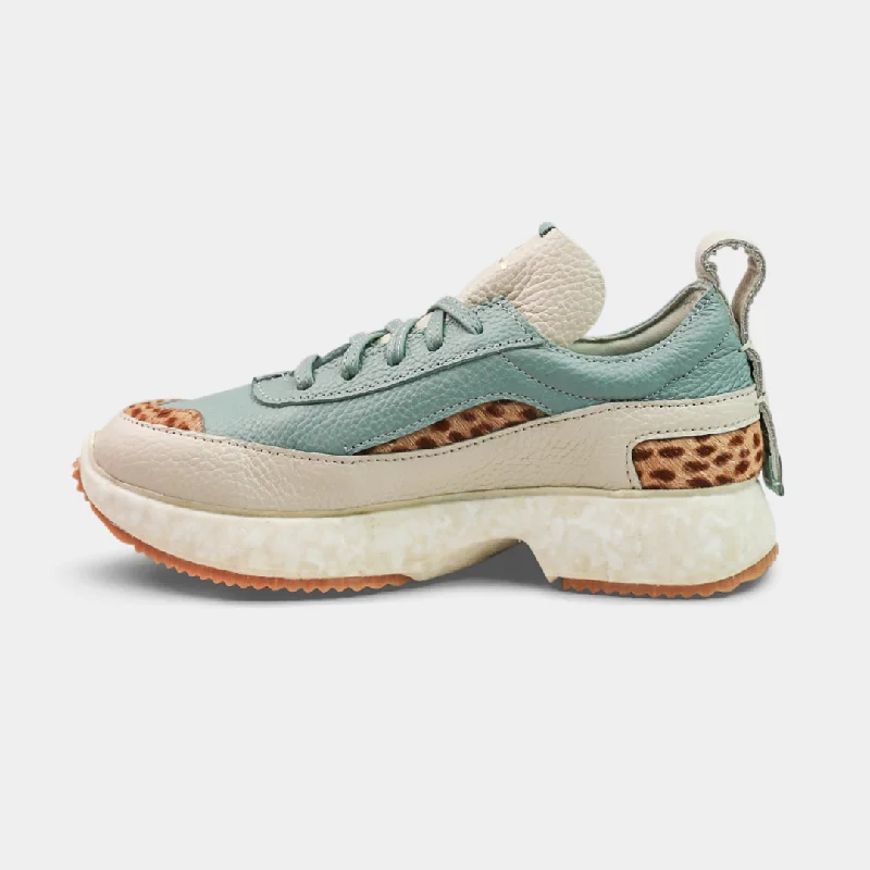 Fresh Styles, Fresh Deals Women's Traction 2.0 LE - Girls For A Change