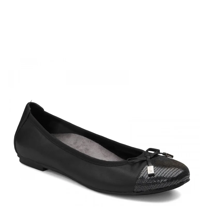 Comfortable Outdoor Shoes Women's Vionic, Spark Minna Flat