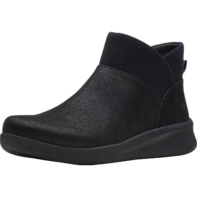 Forward Trendsetter Cloudsteppers by Clarks Womens Sillian 2.0 Dusk Faux Leather Ankle Booties