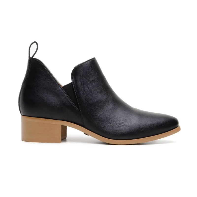 Comfortable Travel Shoes 'Frankie' vegan leather pull-on bootie by Zette Shoes - black Comfortable Travel Shoes 'Frankie' vegan leather pull-on bootie by Zette Shoes - black