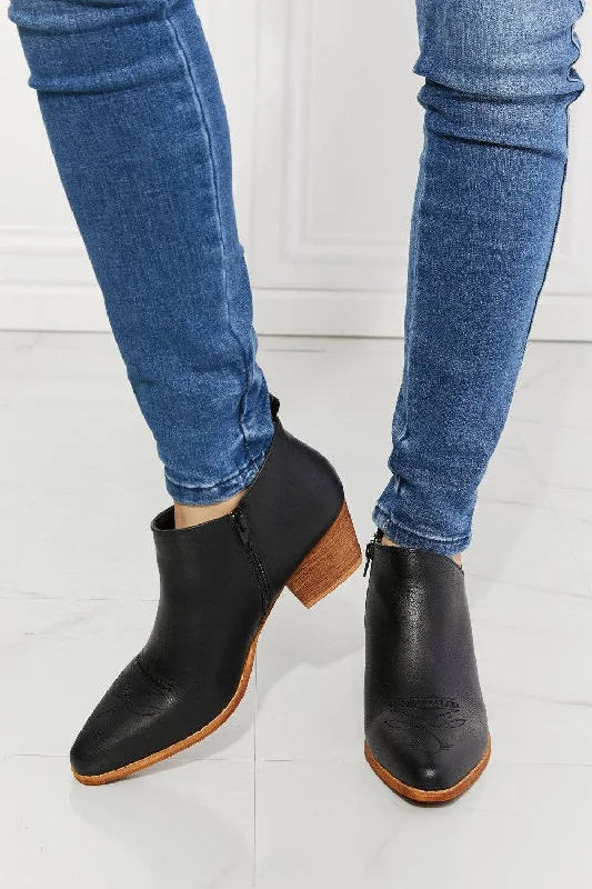 Essentials On Sale Trusty - Embroidered Crossover Cowboy Bootie in Black