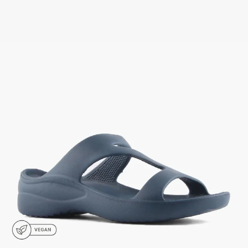 Fashionista Favorites Z-SANDAL NAVY